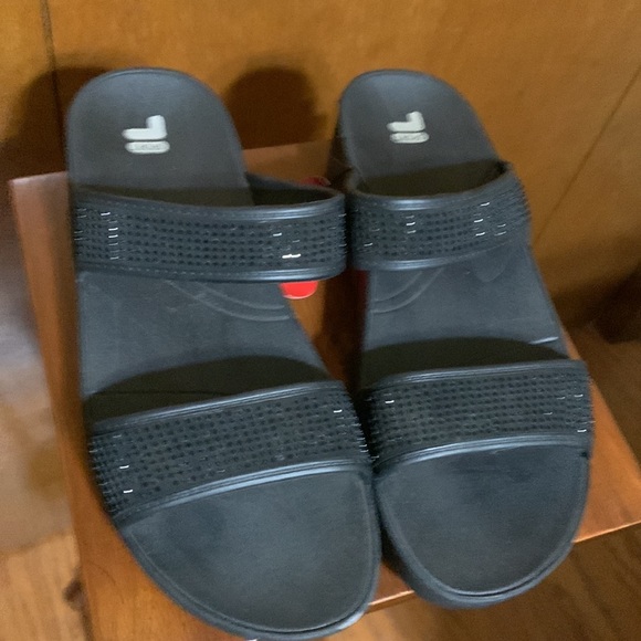 🆕 FILA- BLACK SANDALS (10) - Picture 2 of 12